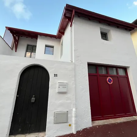 Maison Renovee Avec Patio A Pied